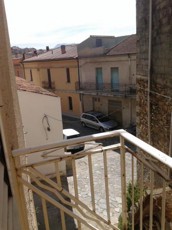 Casa terratetto nel centro storico di Lodé – 85 m², da ristrutturare - Foto 3