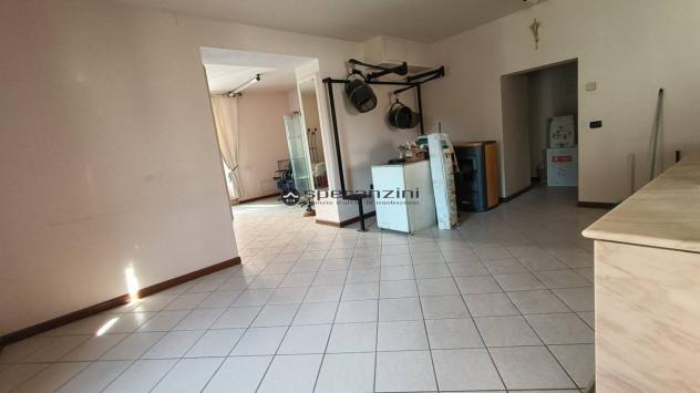 Fossombrone, adiacente al centro storico facilmente accessibile sia con le macchine che a piedi proponiamo in vendita immobile di circa 90 mq con vist - Foto 4