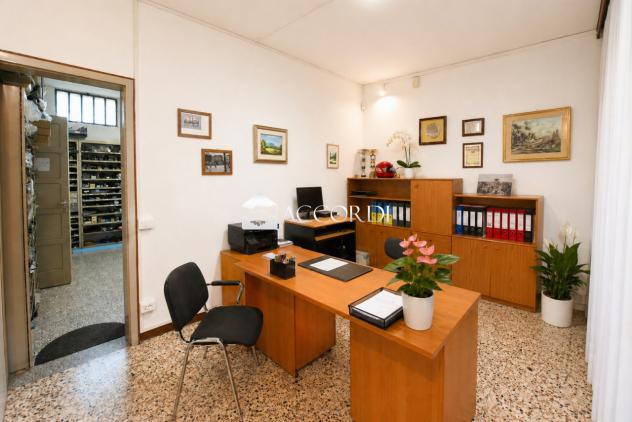 CASA INDIPENDENTE di 7 vani e di 328 mq (MONTEBELLUNA) rif. PE8 - Foto 4