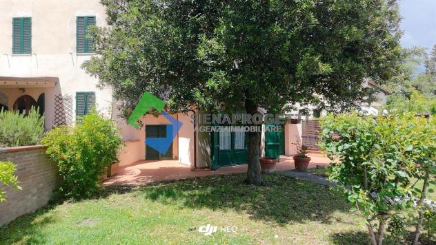 Bellissimo appartamento finemente ristrutturato con giardino privato in antica villa storica a Costafabbri, Siena. - Foto 19