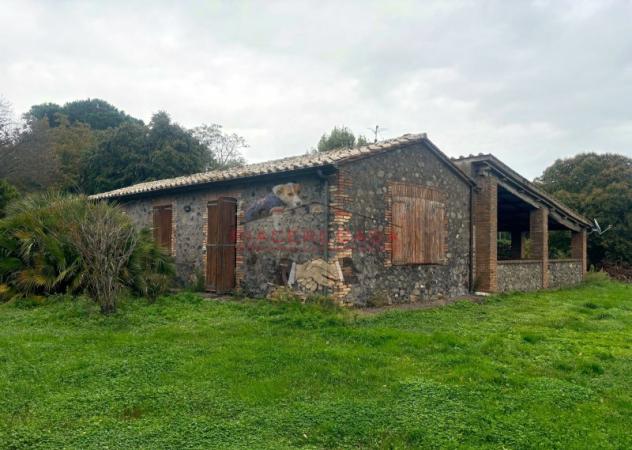 Castel Giorgio - Abitazione indipendente con portico e ampio giardino in vendita