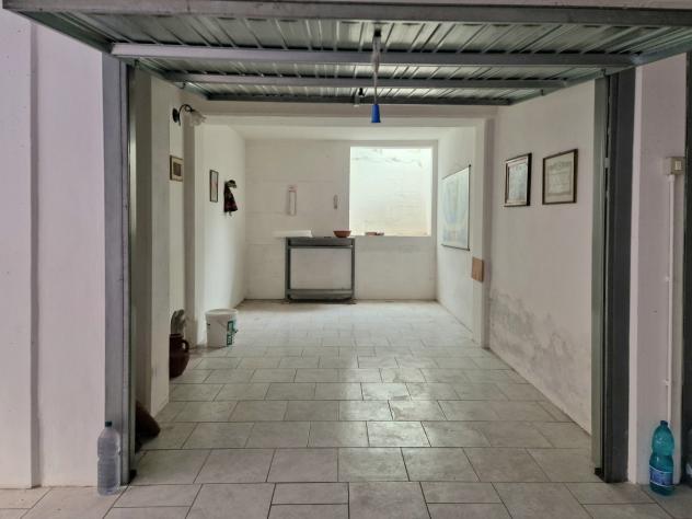 MARINA DI MASSA, centro e a pochi passi dal mare, appartamento posto al piano primo di un piccolo e recente fabbricato, si compone internamente di lum - Foto 15