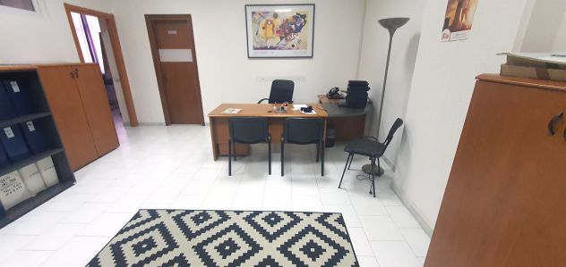 Locale ufficio attrezzato con posti auto - Foto 2