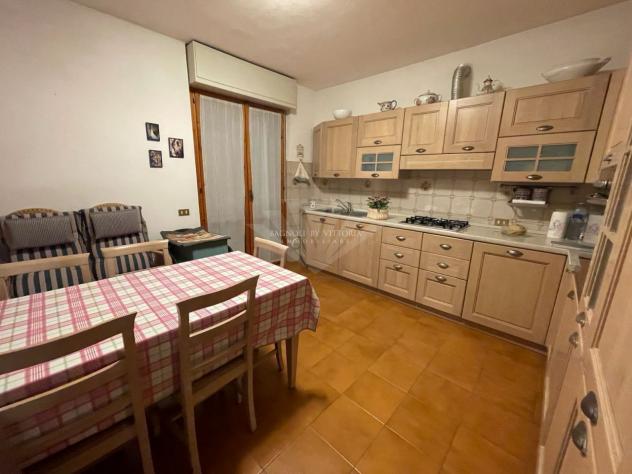 VILLA A SCHIERA di 10 vani e di 150 mq (PIETRASANTA - Fiumetto) rif. 066/VV - Foto 6