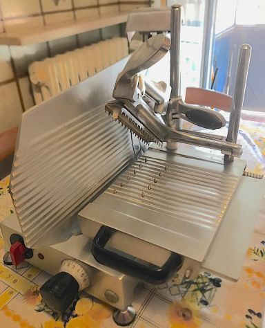 AFFETTATRICE IN ALLUMINIO, 220 volt, LAMA 30 CM - Foto 4