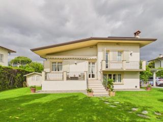 Villa in affitto a Forte dei Marmi 140 mq  Rif: 1413771