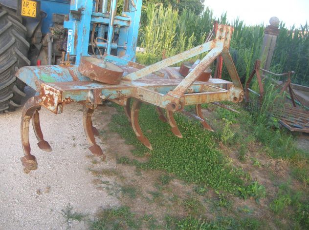 Estirpatore usato a zapponi a 9 ancore larghezza mt. 2,20 + livella smontabile
