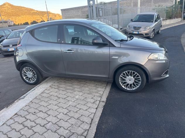 Lancia Ypsilon 1.2 69 CV 5 porte S&S Platinum - Foto 5