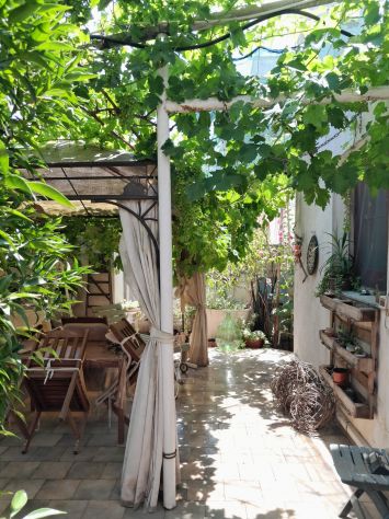 Splendida Villa Indipendente con Giardino, Terrazzo e Dependance – Venduta Arred - Foto 8