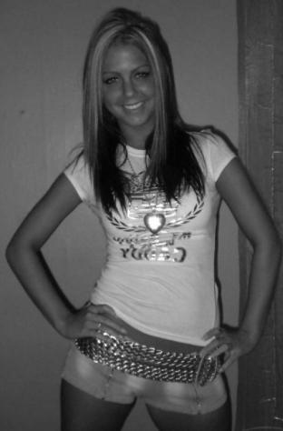 viziosetta_mary: 27 anni. Occhi Verdi.In cerca di uomo vicino a Frosinone Tel: