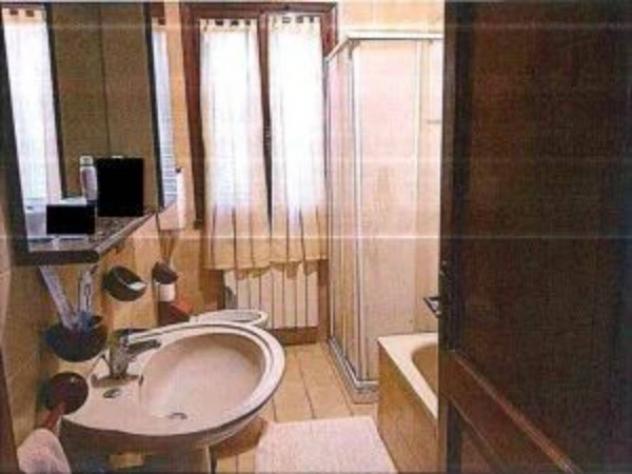 Immobile in asta di 287 m² con più di 5 locali e box auto in vendita a Ariano nel Polesine - Foto 3