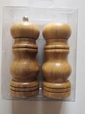 Macina pepe e sale, in legno e metallo inox.