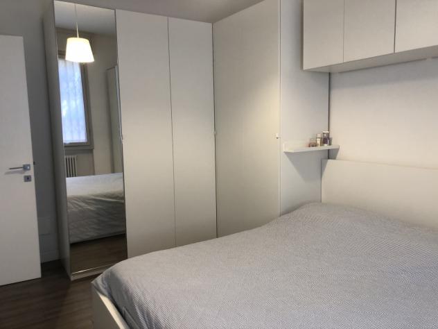 Appartamento arredato composto da ingresso, ampio soggiorno con cucina, due camere, bagno, ripostigli, balcone, cantina e posti auto, posizione comoda - Foto 12