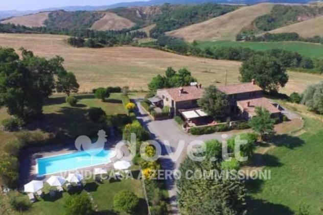 Rustico / Casale di 500 m² con più di 5 locali in vendita a Pienza