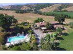 Rustico / Casale di 500 m² con più di 5 locali in vendita a Pienza