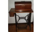 Macchina da cucire Singer con mobile e coperchio originale del 1929