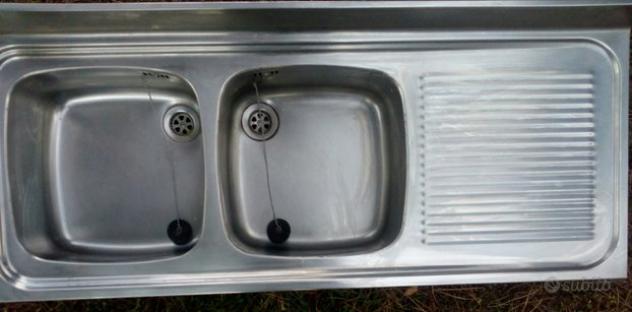 LAVELLO IN ACCIAIO INOX A 2 VASCHE.