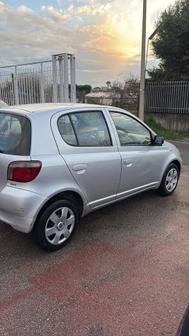 Toyota Yaris 1.0i 16V cat 5 porte - Foto 2