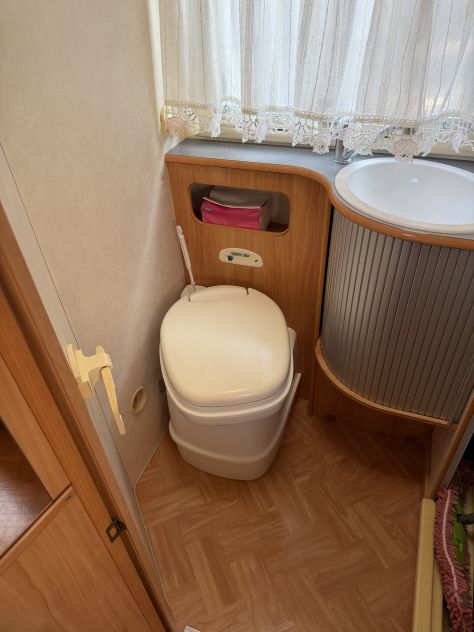Camper Adria Mansardato 6 posti - Foto 7