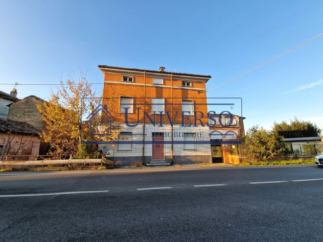 CASA INDIPENDENTE SU QUATTRO LIVELLI CON GIARDINO E RIMESSE - Foto 2
