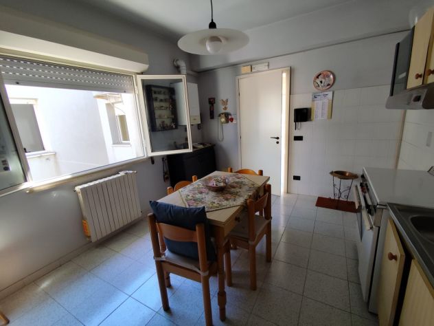 Appartamento 4 vani con garage zona semi centrale