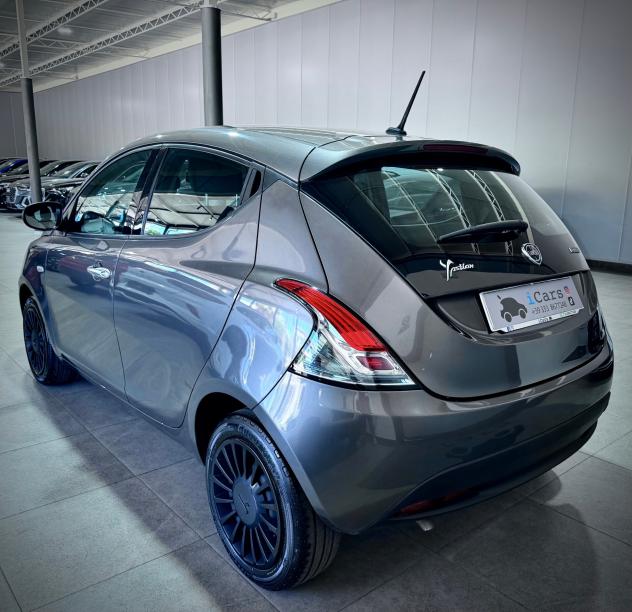 Lancia Ypsilon 1.0 70CV Hybrid Silver - Foto 6