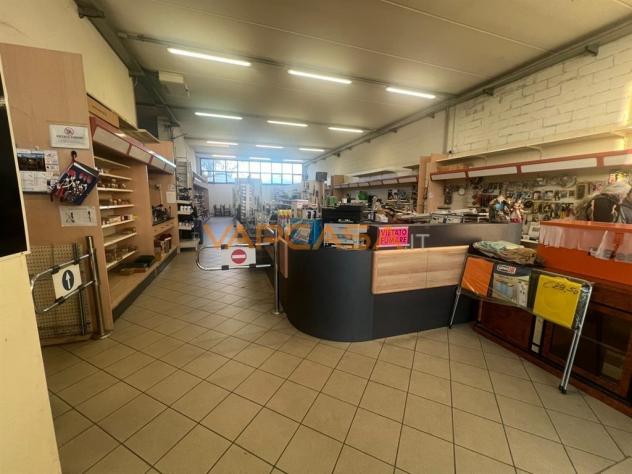 IN LOCAZIONE: Ampio Locale Open-Space con Area Esterna Coperta e Piazzale - Foto 2