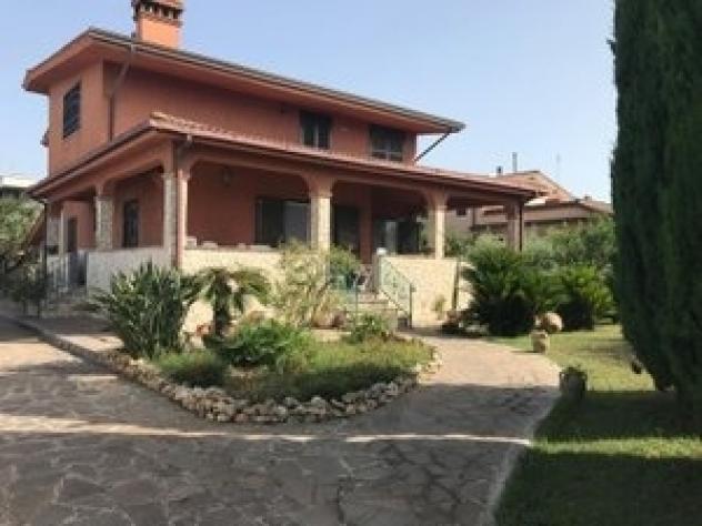 Villa in Via Arona