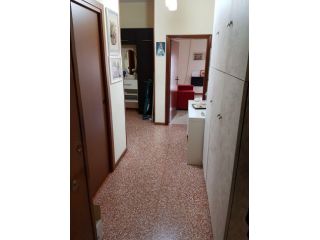 Affittasi ampia camera matrimoniale (16 mq)