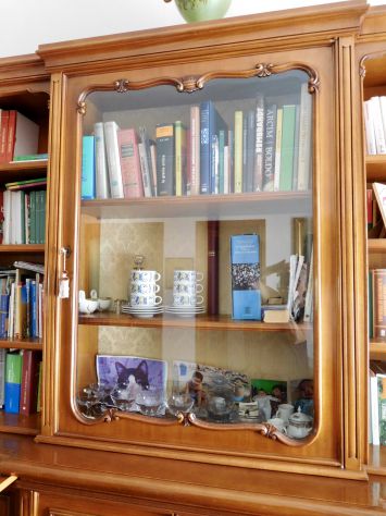 Credenza libreria d'epoca  a doppio corpo in noce finemente intarsiato - Foto 5