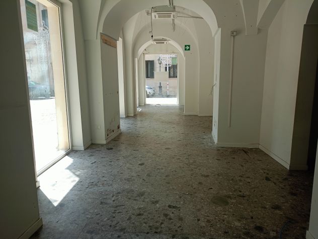 Ampio locale in affitto - Foto 8