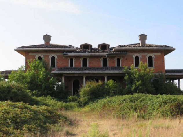 Immobile in asta di 955 m², box auto in vendita a Sanguinetto - Foto 2