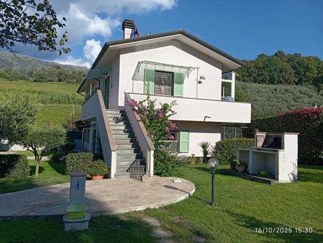 Villa singola formata da 2 appartamenti .
Parco di mq 3.500 - Foto 4