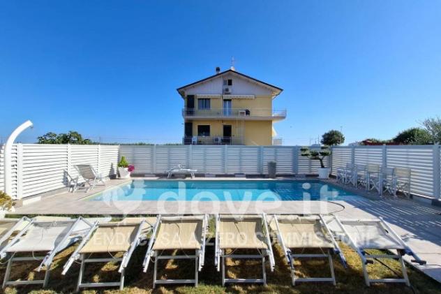 Villa di 150 m² con più di 5 locali e posto auto in vendita a Mondolfo - Foto 3