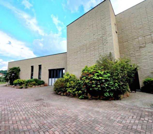 Immobile di 810 m² in vendita a Mornago