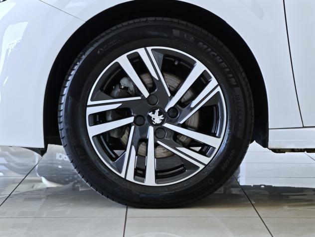 Peugeot 208 1.5 BlueHDi Allure Pack 100 CV 2022 - Foto 6