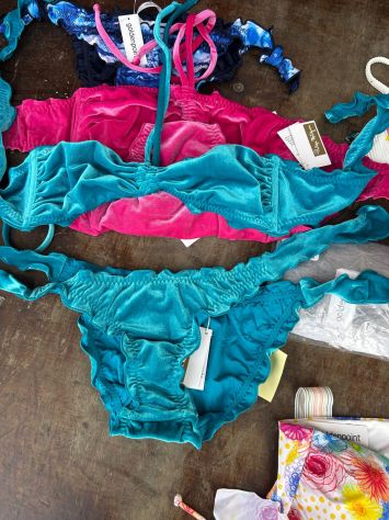 stock costumi abbigliamento - Foto 4