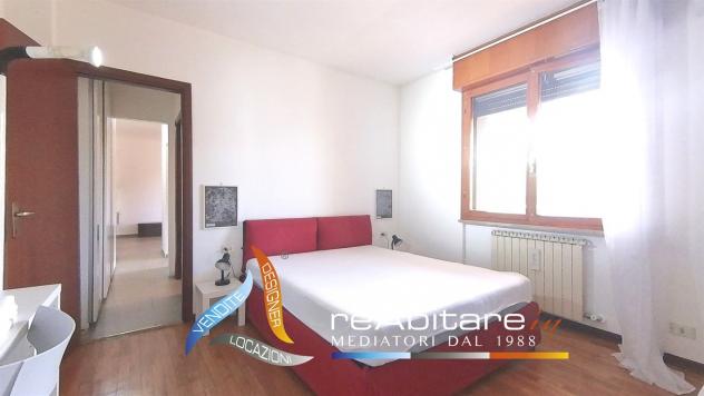Bilocale con terrazzo: comfort e quiete per chi si trasferisce per lavoro - Foto 11