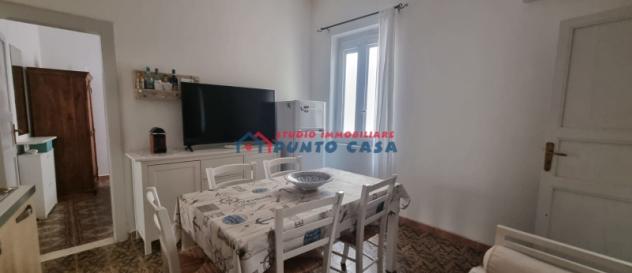 CENTRO STORICO - Pressi Piazzetta Cuba - N° 2 appartamenti in uno – 2° e ultimo p. s/a – 90 mq ca. – 5 vani + acc. Ottime condizioni, ben rifiniti. E