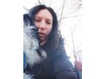 Coppia di donne con un cagnolino cercano lavoro con vitto e alloggio