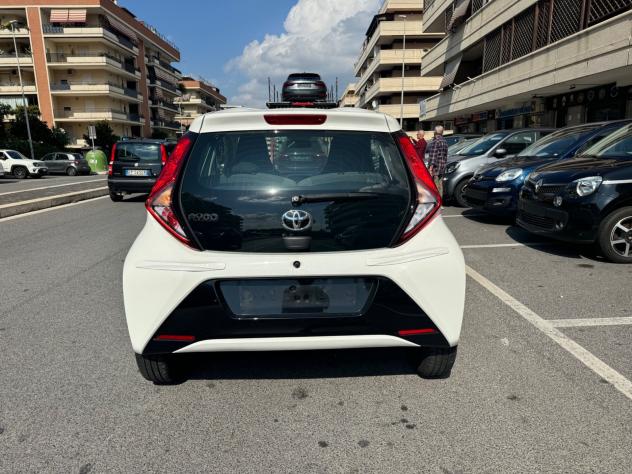 Toyota Aygo 1.0 VVT-i 72 CV 5 porte x-play MMT LED CAR PLAY PDC BLUETOOTH CERCHI 16 KAMERA NAVI PDC - Foto 5