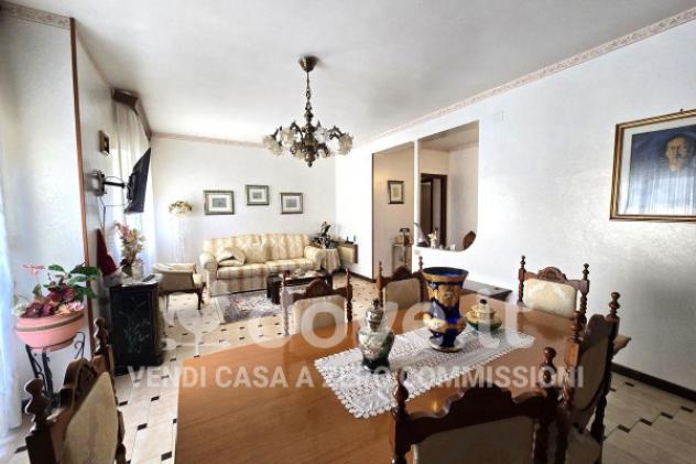 Appartamento di 136 m² con 5 locali in vendita a Erice