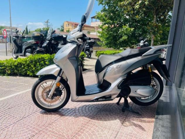 HONDA SH 300 i TUTTO INCLUSO ANCHE PASSAGGIO! MINI RATE rif. 23834533 - Foto 9
