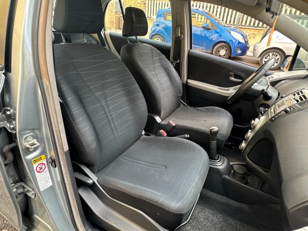 Toyota Yaris 1.3 Benzina 5 porte 87cv Ottima anche x NEOPATENTATI - Foto 6