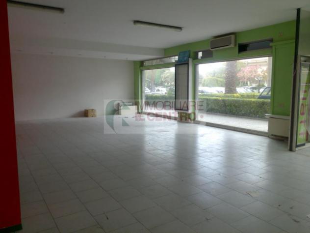 Fondo commerciale di 300 mq. su 2 livelli - Foto 2