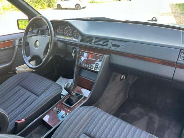 Mercedes-Benz E 200 - Foto 2