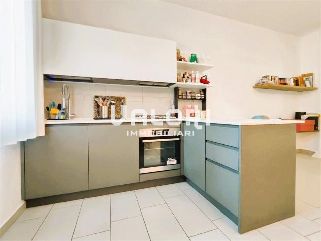 INCANTEVOLE TERRA-CIELO RISTRUTTURATA CON CORTE PRIVATA E GARAGE - Foto 4