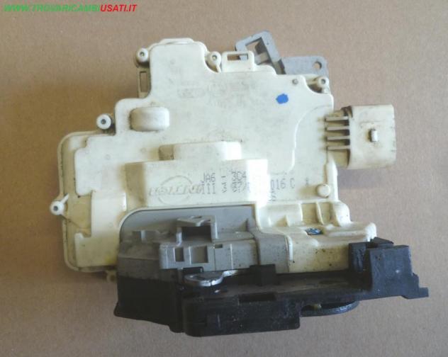 SERRATURA PORTA POST.D. 3C4839016C  Carrozzeria  Lamierati esterni  Porte  Serratura porta p AUDI - Q7 - 01-07-2009 - 01-06-2015, AUDI - Q7 - 01-10-20