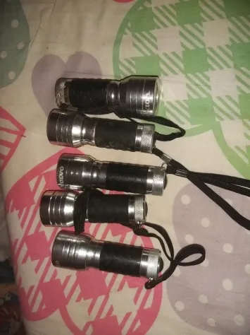 5 pile led a batteria in buono stato - Foto 7