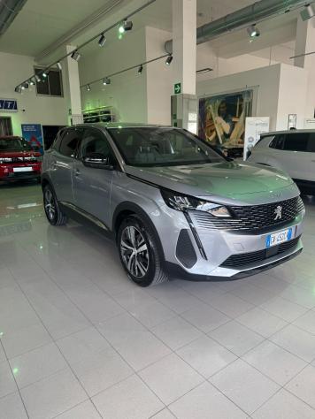 PEUGEOT 3008 HDi 130 S&S EAT8 Allure Pack FULL OPTIONAL IMMATRICOLAZIONE MAGGIO 2024 - Foto 2